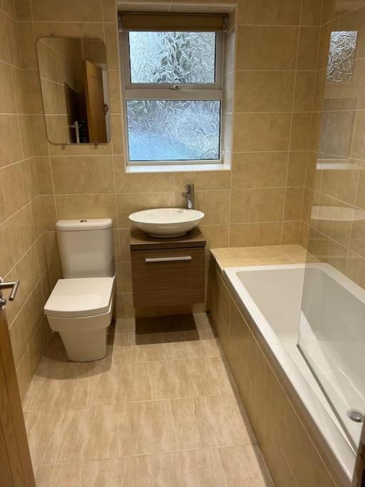 Spacious Central 2Bed Apartment Уилмслоу Экстерьер фото